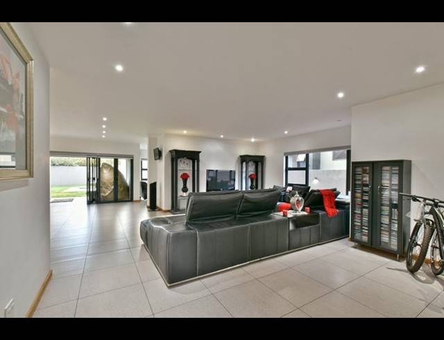 4 BEDROOM HOUSE FOR SALE IN EYE OF AFRICA